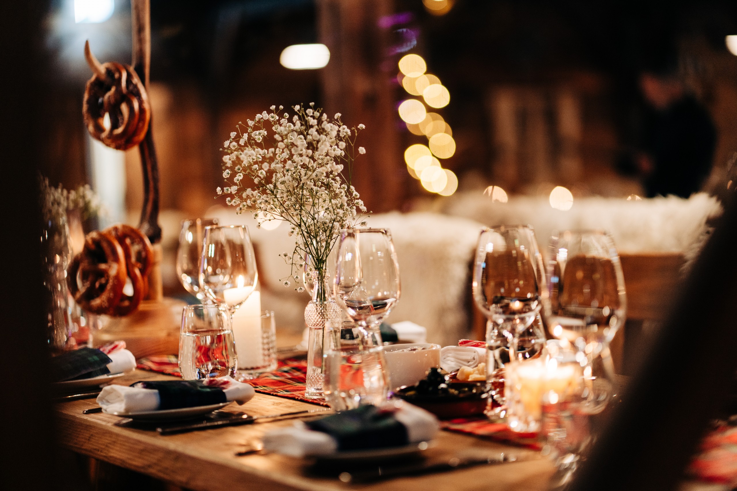 Tischdekoration bei einer Hochzeit